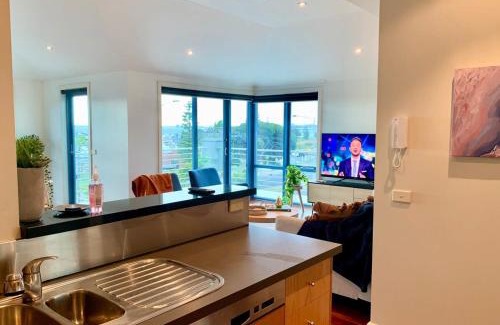 Saint Kilda South Apartment | Amazing Beachfront & City Views 2 bed 2 bathroom