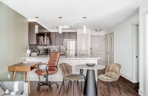 West Bellevue Apartment | Amazing Bellevue 1BR w/Gym, Lounge & Rooftop, nr Coffee, by Blueground