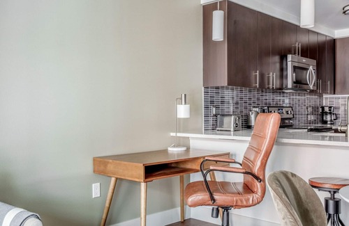 West Bellevue Apartment | Amazing Bellevue 1BR w/Gym, Lounge & Rooftop, nr Coffee, by Blueground