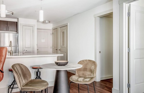 West Bellevue Apartment | Amazing Bellevue 1BR w/Gym, Lounge & Rooftop, nr Coffee, by Blueground