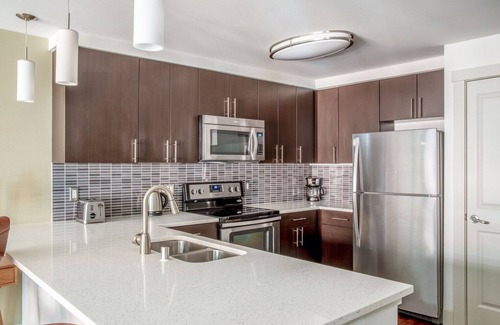 West Bellevue Apartment | Amazing Bellevue 1BR w/Gym, Lounge & Rooftop, nr Coffee, by Blueground