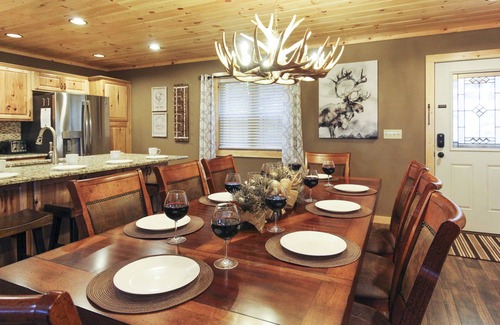 Chalet Village North Cabin | AMAZING Cabin! 5 Fireplaces! Covered Deck! STUNNING View! Hot Tub! Game Room!