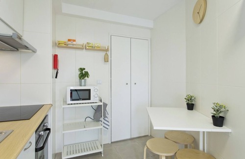 Leixões Apartment | Amazing Comfy Flat w/Balcony by Host Wise