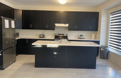 Brampton House | Amazing Corner Home 6 Bed 3.5 Bath 14 could sleep capacity! Home Away from Home!
