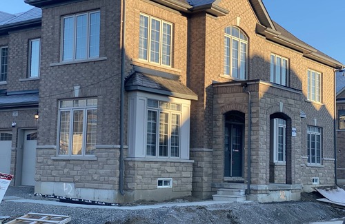Brampton House | Amazing Corner Home 6 Bed 3.5 Bath 14 could sleep capacity! Home Away from Home!