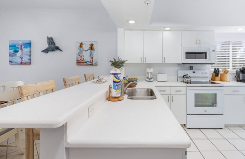 Sanibel Condo | Amazing Direct Ocean/Gulf Front Beach Views Condo with Free use of Bikes!