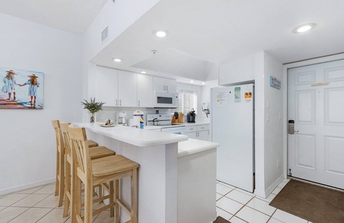 Sanibel Condo | Amazing Direct Ocean/Gulf Front Beach Views Condo with Free use of Bikes!