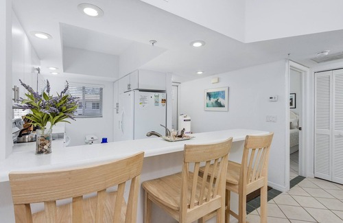 Sanibel Condo | Amazing Direct Ocean/Gulf Front Beach Views Condo with Free use of Bikes!
