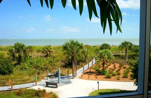 Sanibel Condo | Amazing Direct Ocean/Gulf Front Beach Views Condo with Free use of Bikes!