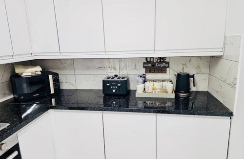 Ponders End Apartment | Amazing Double En-suite Room