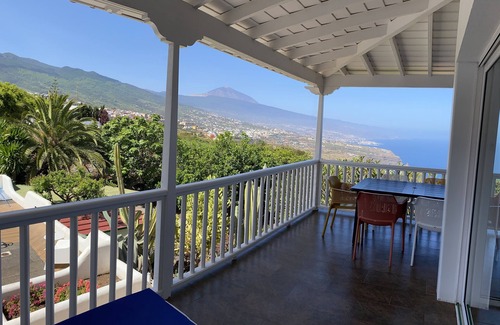 La Matanza de Acentejo Villa | Amazing Sea- and Mountainviews. Tropical Garden with Privatepool