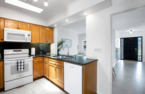 Palma Sola House | Amazing heated pool & spa just minutes from Anna Maria Island