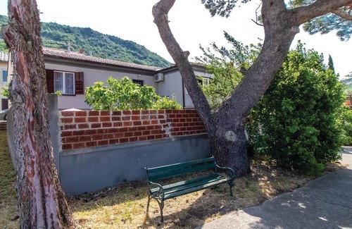 Bakarac House | Amazing home in Bakarac with WiFi