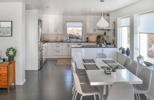 Lillesand House | Amazing home in Brekkestø with WiFi