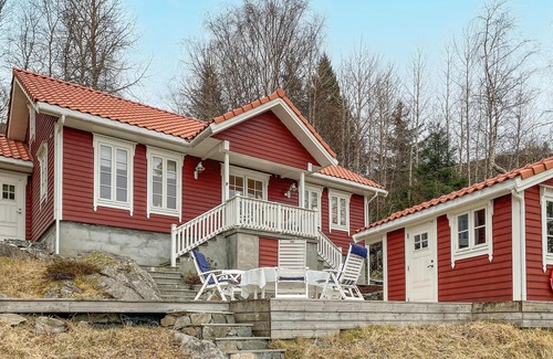 Ulsteinvik House | Amazing home in Eiksund with kitchen