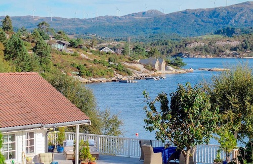 Fitjar House | Amazing home in Fitjar with WiFi