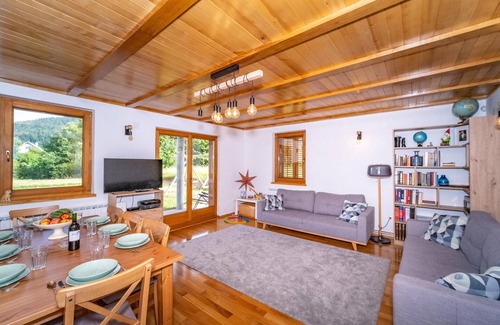 Jasenak House | Amazing home in Jasenak with WiFi