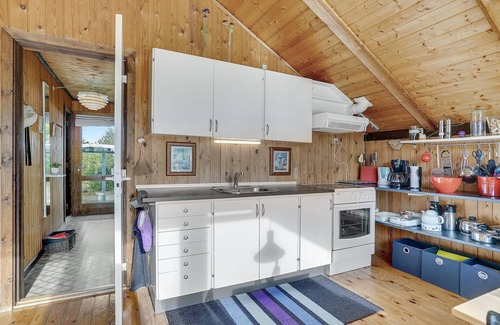 Trend House | Amazing home in Løgstør with kitchen