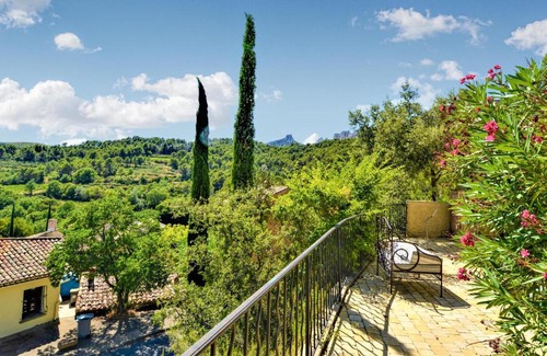 Lafare House | Amazing Home In Lafare With Kitchen