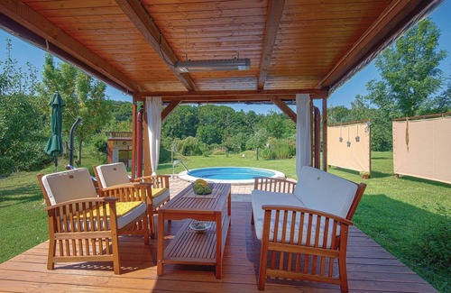 Sveti Juraj na Bregu House | Amazing home in Lopatinec with jacuzzi