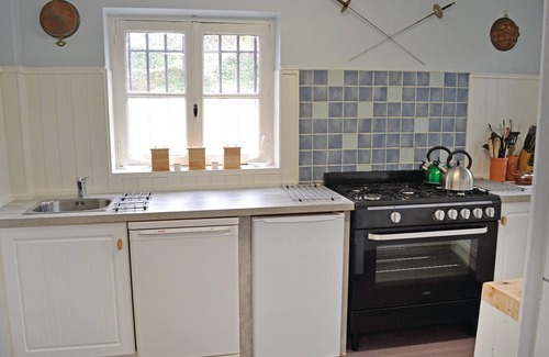 Marconne House | Amazing home in Marconne with kitchen