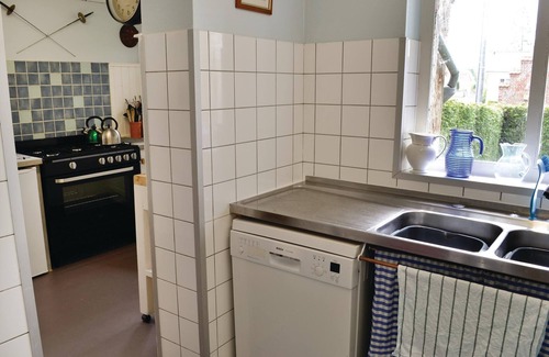 Marconne House | Amazing home in Marconne with kitchen