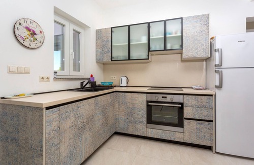 Njivice House | Amazing home in Njivice with kitchen