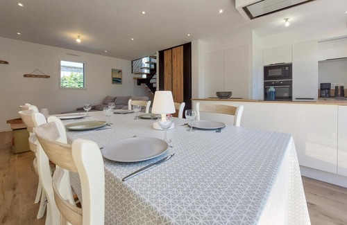 Saint-Coulomb House | Amazing home in Saint-Coulomb with WiFi