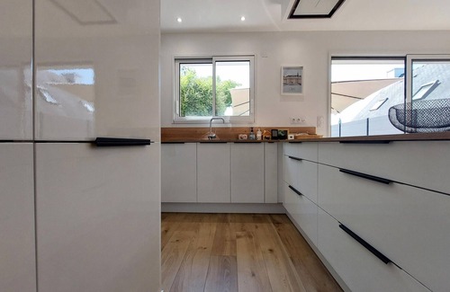 Saint-Coulomb House | Amazing home in Saint-Coulomb with WiFi