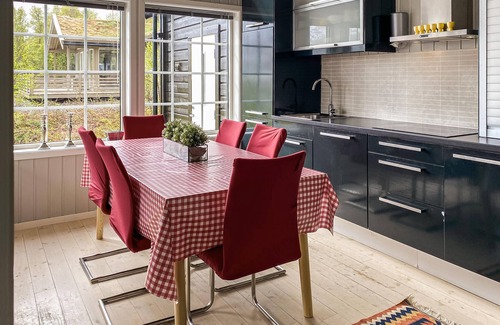 Møre og Romsdal House | Amazing home in Stranda with jacuzzi
