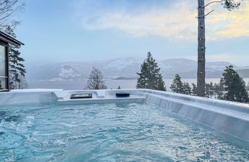 Nissedal House | Amazing home in Treungen with WiFi