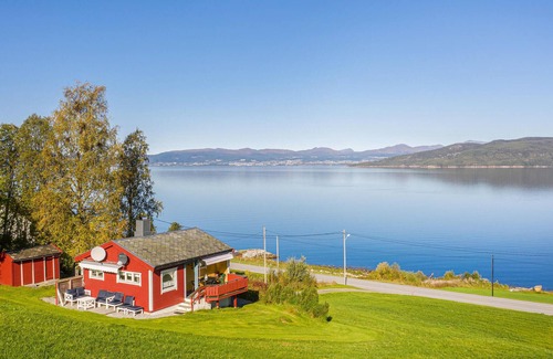 Møre og Romsdal House | Amazing home in Vågstranda