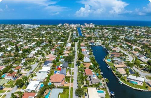 Lighthouse Point House | Amazing Home w Heated Pool 8 mins to the Beach