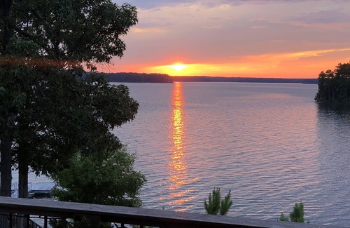 Modoc House | Amazing lake view and sunsets! Perfect for Masters hosting 2024!nn