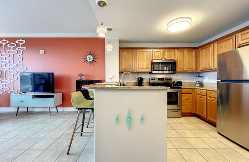 Florida Central Atlantic Coast Condo | Amazing Lake View! King Bed! Free Parking! Retro Style Near Disney!