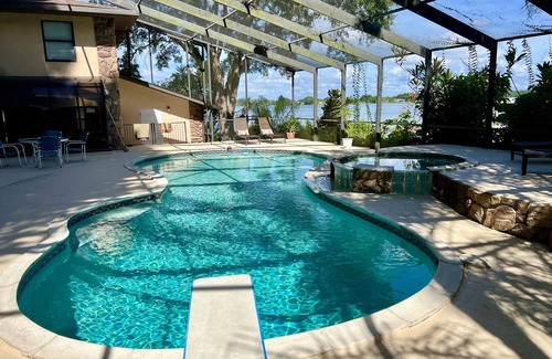 Winter Haven House | Amazing Lakefront Views! 4/4, Pool, Diving Board, Spa, Pool Table, near LegoLand