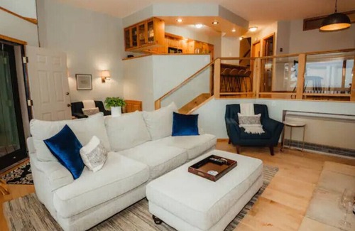 Tofte House | Amazing Lakefront Views! Mins to Lutsen Mountain!