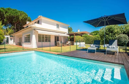 Praia das Macas Villa | Amazing Lisbon Coast Villa | 5 Bedrooms | Villa Albatroz | Private Swimming Pool & Wonderful Garden | Sintra