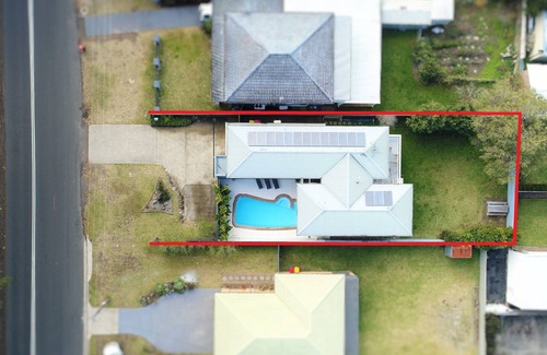 Vincentia House | Amazing location, close to Moona Moona Creek, beach, restaurants, cafes