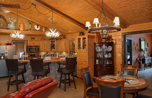 Granbury Cabin | Amazing Log Home on 4 acres