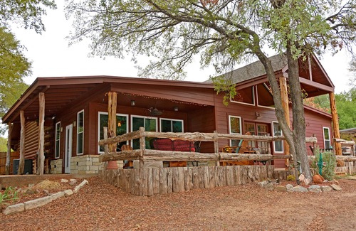 Granbury Cabin | Amazing Log Home on 4 acres