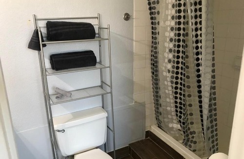 Winchester Apartment | Amazing Master Suite in Shared 2/B Condo behind Convention Center