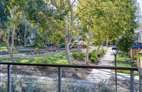 Sharon Heights Apartment | Amazing Menlo Park 1BR w/Gym, Pool & W/D, near Freeways, by Blueground