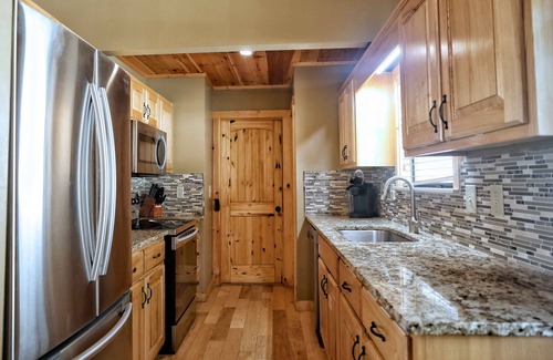 Chalet Village Cabin | AMAZING Mt LeConte & Ober VIEWS! 2 Masters! 3 Fireplaces! Hot Tub! Game Room!