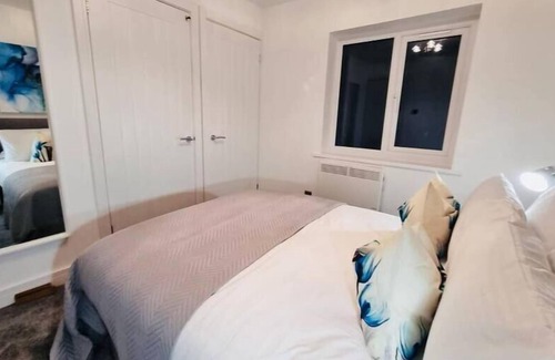 Newport House | Amazing Newport 2BR | Excellent location |Parking