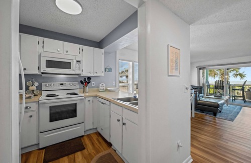Ash Condo | Amazing Oceanfront 3/3 With Oversized Corner Balcony