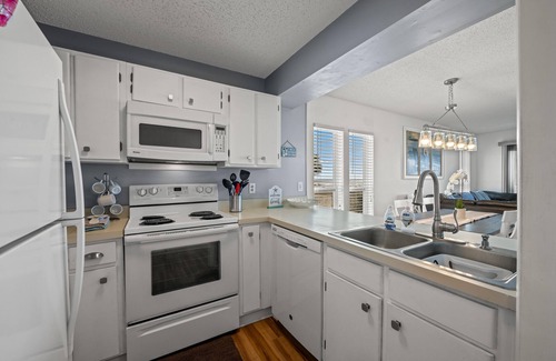 Ash Condo | Amazing Oceanfront 3/3 With Oversized Corner Balcony
