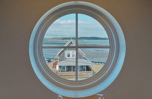 Scarborough House | Amazing Ocean Views. Steps To The Beach & Fantastic Restaurants.