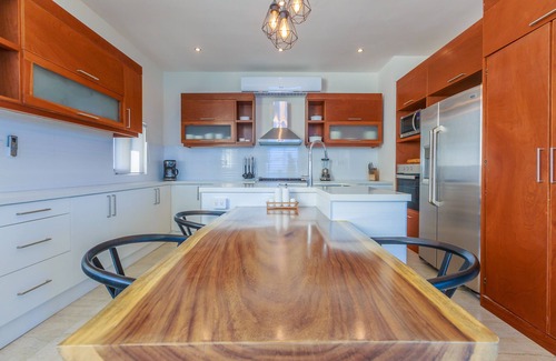 Colonia Meteorologico House | Amazing Oceanfront 6 Bedroom with Beach Access, Full Service, Heated Pool