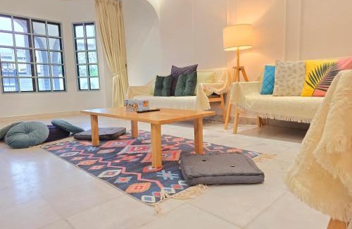 Taman Mayang House | Amazing Petaling Jaya Corner Landed Home Paradigm Mall, 5 Bedroom for up to 18Pax, LDP, Kelana Jaya, Paradigm Mall